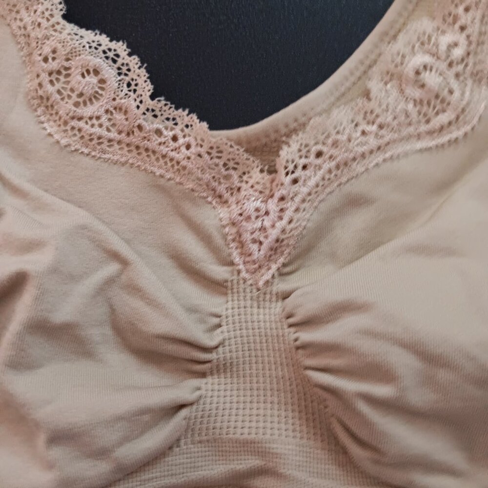 BREEZIES  WOMEN'S 2X TAN LACE KNIT BRALETTE GUC - Picture 3 of 5